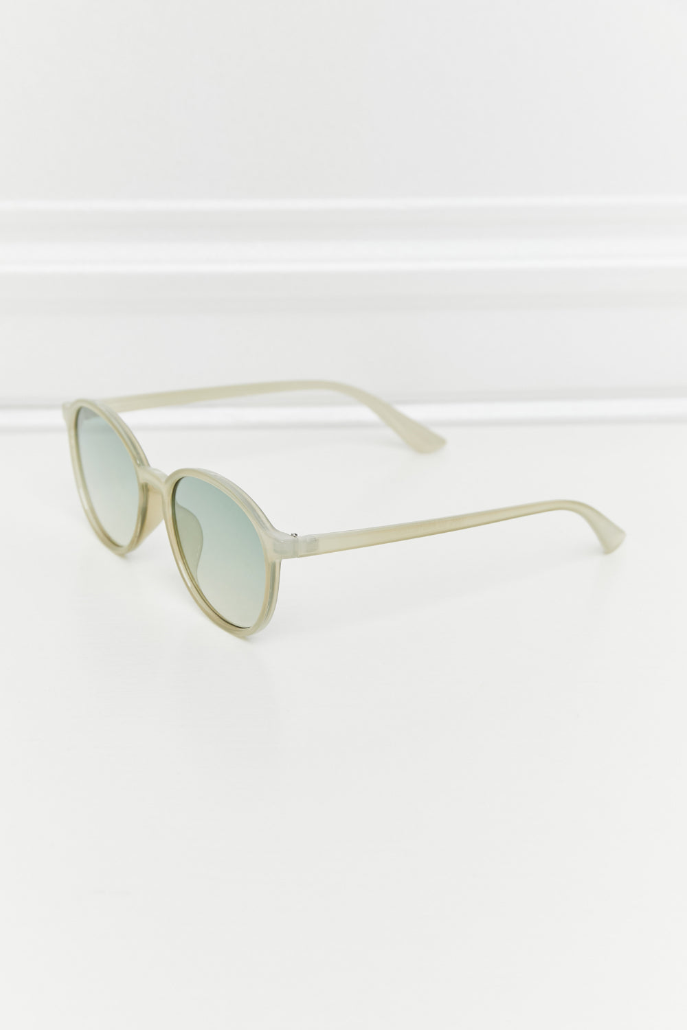 Full Rim Polycarbonate Frame Sunglasses - JDrop.Shop