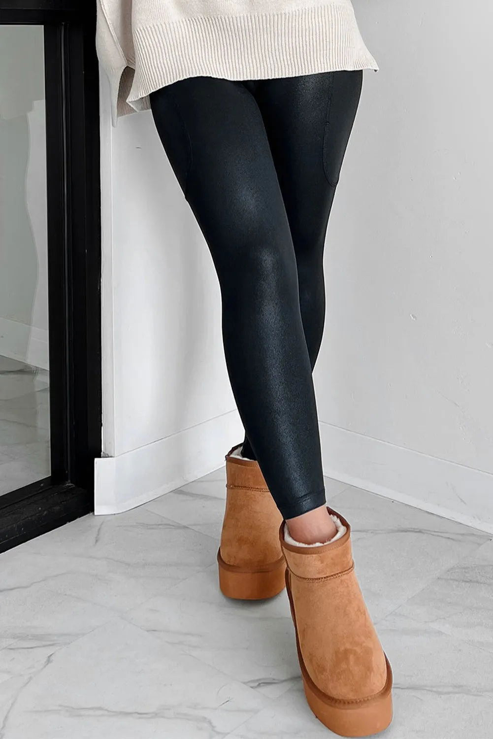 Pocketed V-Cut Waist Leggings - JDrop.Shop